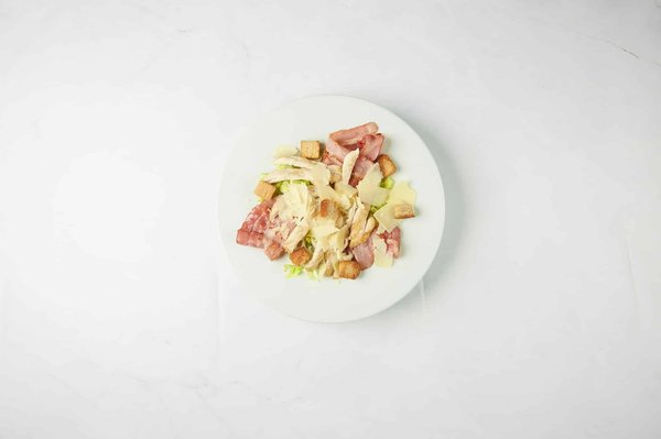Qual è il segreto per un'insalata di orzo perlato con tonno e limone?